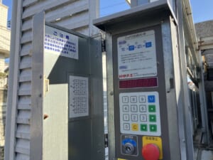 機械式駐車場の操作パネル